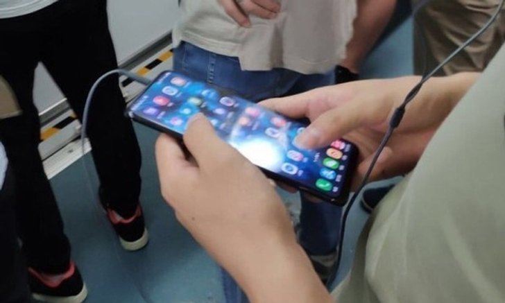 ภาพหลุด "Vivo NEX" สมาร์ทโฟน หน้าจอเต็ม ขณะกำลังใช้งาน
