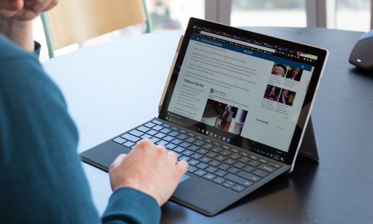 Microsoft เตรียมเปิดตัว Surface รุ่นราคาถูกปะทะ iPad
