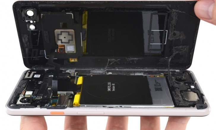 ชำแหละ Google Pixel 3 XL เผยให้เห็นหน้าจอที่ผลิตโดย Samsung พร้อมตัวเครื่องที่เชื่อมด้วยกาวอย่างแน่นหนา