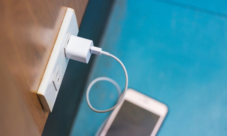 การแก้ปัญหาเบื้องต้นเมื่อ "iPhone" ชาร์จแบตไม่เข้าจริงๆ ทำได้ไม่ยาก
