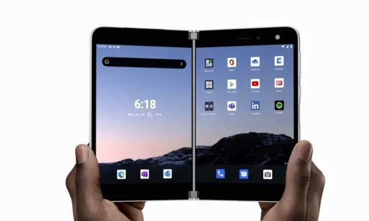 พาชม “แกะกล่องแรก” ของเครื่อง Microsoft Surface Duo จากเจ้าพ่อเทคฯ MKBHD