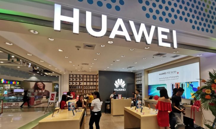 ภาพสิทธิบัตรเผย Huawei อาจกำลังพัฒนาสมาร์ตโฟนพับจอได้ ดีไซน์ฝาพับ