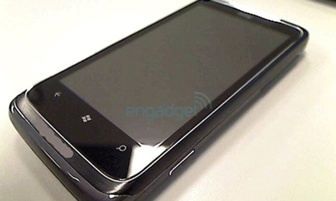 เผยภาพหลุด HTC Windows Phone 7 ตัวใหม่พร้อมลำโพงสไลด์