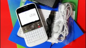 แกะกล่อง Nokia E5 ที่สุดแห่งเมสเซจโฟน  ร้อน ๆ ก่อนใคร