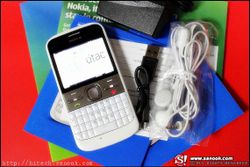 แกะกล่อง Nokia E5 ที่สุดแห่งเมสเซจโฟน  ร้อน ๆ ก่อนใคร