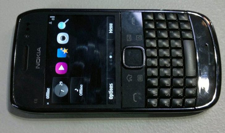 ภาพหลุด Nokia E6-00 พร้อมลือ ใช้ Symbian^3 OS