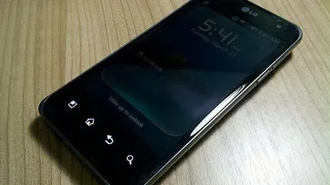 รีวิว LG Optimus 2X: โทรศัพท์แอนดรอยด์พลัง Tegra 2
