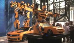 เค้กหุ่นยักษ์ Transformers หนัก 1 ตัน