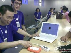 Apple Store จีนซ่อมแมคบุ๊คแอร์ปลอม