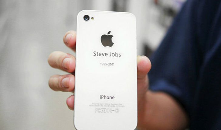 ไอเดียเยี่ยม! เปลี่ยน iPhone 4 ให้เป็น iPhone for Steve!