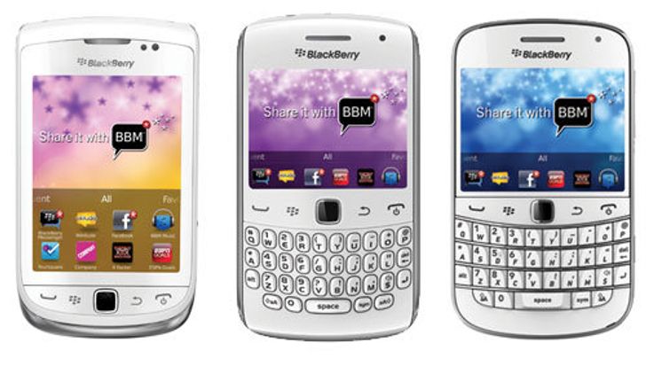 BlackBerry Bold 9900, Torch 9810 และ Curve 9360 สีขาวเปิดให้จองแล้ว