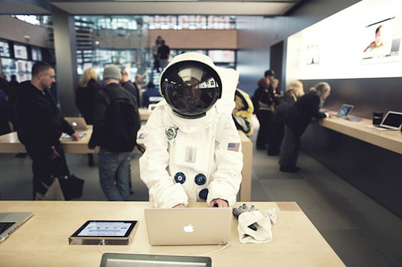 นักบินอวกาศใน Apple Store?