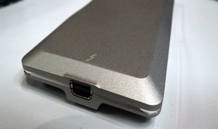 OCZ โชว์นวัตกรรม External SATA Drive พร้อมพอร์ต Thunderbolt !!