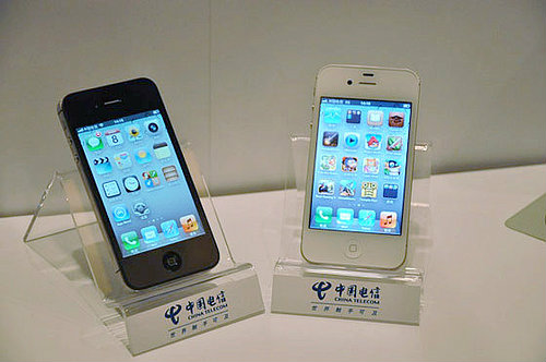 ไชน่าเทเลคอมเริ่มขาย iPhone 4S ยอดสั่งซื้อถึง 200,000 