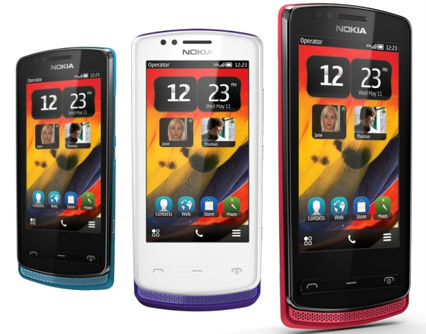 Nokia 700 สมาร์ทโฟน Symbian ขนาดกะทัดรัด