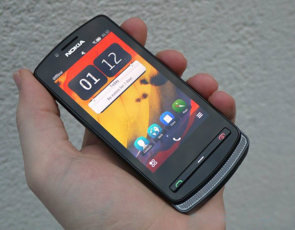 Nokia 700 สมาร์ทโฟน Symbian ขนาดกะทัดรัด