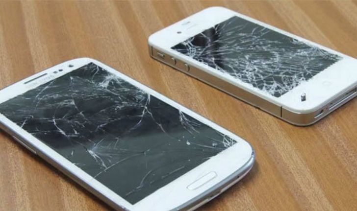 ใจไม่ถึงอย่าดู! Drop Test iPhone 4S และ Samsung Galaxy S III เล่นจริง เจ็บจริง!