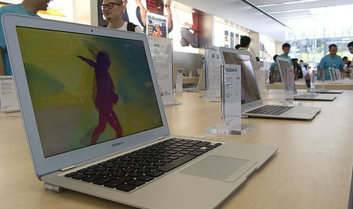 รู้หรือไม่ MacBook Air/Pro ในช็อป Apple ต้องเอียงหน้าจอกี่องศา?