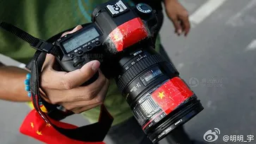 จีนประท้วงต่อต้าน ทำลายสินค้าญี่ปุ่น แล้วนักข่าวใช้กล้องอะไรไปถ่ายรูปล่ะ