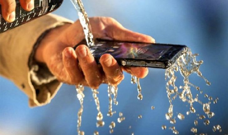"โซนี"เผยโฉม สมาร์ทโฟน"ไม่กลัวน้ำ" "Xperia Z" โทรคุยได้แม้ขณะอาบน้ำ