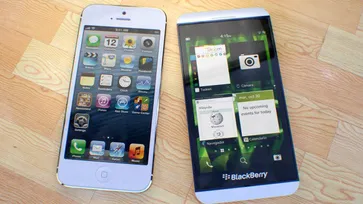 BlackBerry Z10 Versus iPhone 5 มวยถูกคู่