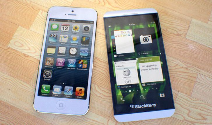 BlackBerry Z10 Versus iPhone 5 มวยถูกคู่