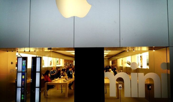 Apple Store เจอมือดีปากระจกโจรกรรมสินค้า