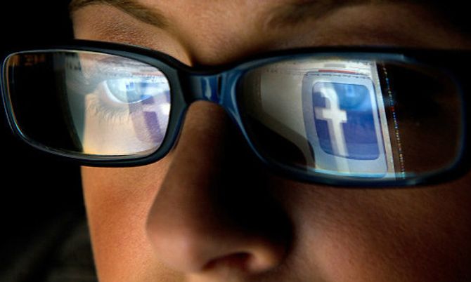 7 นิสัยอันตรายในเฟซบุ๊ค! 7 Dangerous Facebook's Habits: