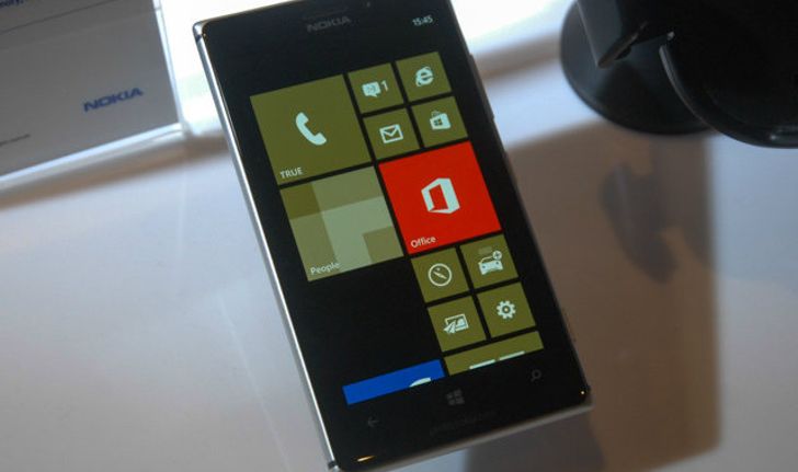 ลองจับ Nokia Lumia 925 พร้อมฟีเจอร์กล้องใหม่ใน Lumia Amber