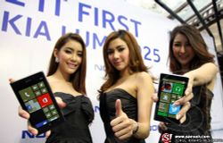 Nokia Lumia 925 ครั้งแรกของสมาร์ทโฟนดีไซน์อลูมิเนียม แข็งแกร่ง บางเบา