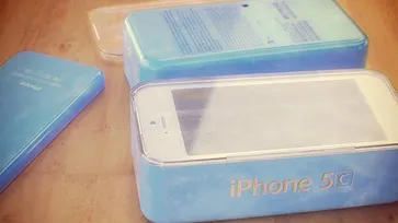 ภาพแพ็คเกจกล่อง iPhone 5C หลุดมาอีกชุด