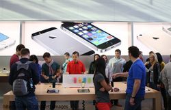อัพเดทราคา iPhone 5s และ iPhone 5c เครื่องหิ้วประจำวันที่ 13 ตุลาคม 2556