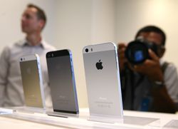 Apple Store ประเทศไทยเปิดราคา iPhone 5s / iPhone 5c ออกมาใกล้เคียงกับผู้ให้บริการสามค่าย