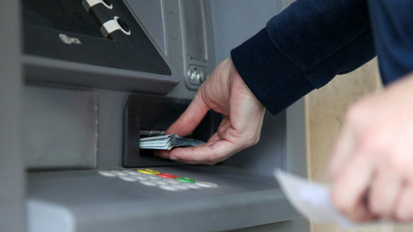 ระวัง! USB drive ฝังมัลแวร์ อาจโดนถอนเงินออกจาก ATM โดยไม่รู้ตัว