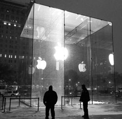 อึ้ง! กระจก Apple Store แผ่นเดียวราคา 14.4 ล้านบาท