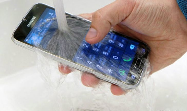 Samsung Galaxy S5 บทพิสูจน์กันน้ำแบบชัดๆ