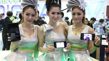 [พาชม] สาวน้อยพริตตี้ ภายในงาน Thailand Mobile EXPO 2014 Hi-End