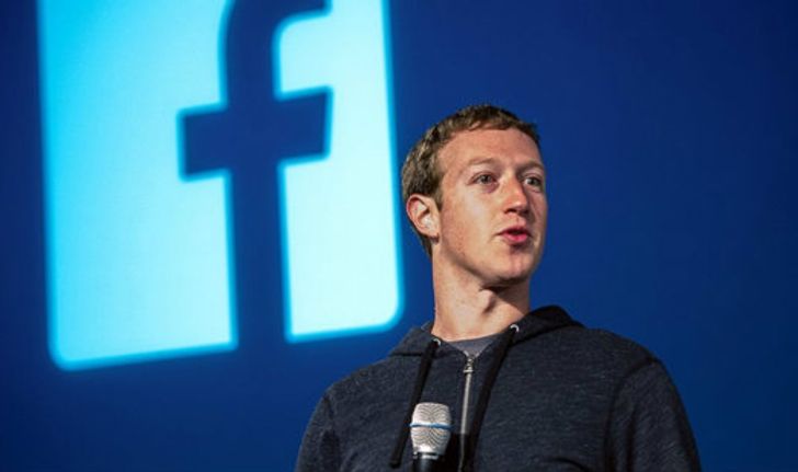 Zuckerberg ตอบคำถาม: ทำไมใส่เสื้อซ้ำกันทุกวัน, หนัง The Social Network