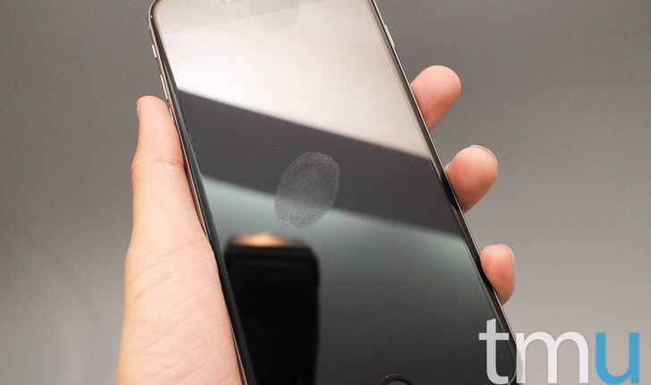 เปรียบเทียบรอยนิ้วมือระหว่าง iPhone 6 ที่ติดฟิล์มกับไม่ติดฟิล์มหน้าจอ