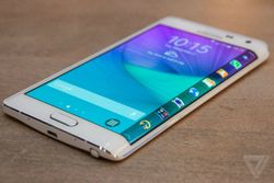 ปีนี้ ได้ยลโฉม Samsung Galaxy S6 Edge แน่ แต่มีจำนวนจำกัด
