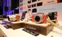 พานาโซนิคเปิดตัว LUMIX GF7 กล้องเซลฟี่ไม่ง้อมือกด