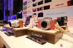 พานาโซนิคเปิดตัว LUMIX GF7 กล้องเซลฟี่ไม่ง้อมือกด