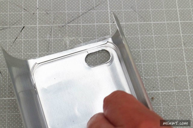 tips-diy-iphone-case-from-aluminium-can-6