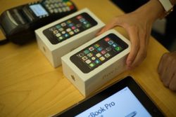 ลดราคา iPhone 5S เครื่องเปล่าลงเหลือ 14,900 เท่านั้น!!