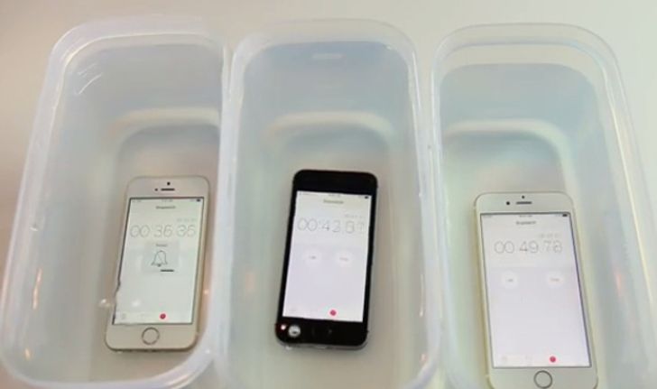 สื่อนอกลองนำ iPhone SE แช่น้ำ 1 ชั่วโมง พบว่าเครื่องยังใช้งานได้ (มีคลิป)