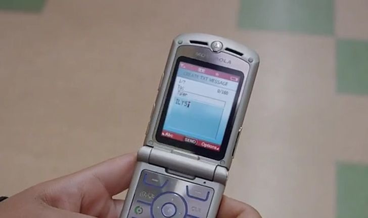 Moto ปล่อย Teaser ใบ้ด้วยมือถือฝาพับ อาจจะต้อนรับกลับมาของ RAZR