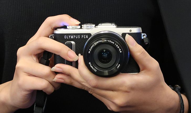 Olympus เปิดตัวกล้อง Mirror Less 2 รุ่นเพื่อสายโปร และฟรั้งฟริ้ง