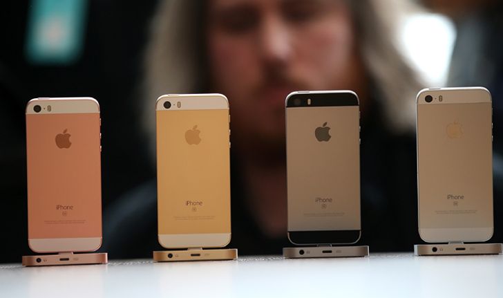 ลดอย่างหนัก iPhone SE พร้อมเบอร์ใหม่เริ่มต้น 7,000 บาทหรือเอาเครื่องเก่ามาแลกเครื่องใหม่