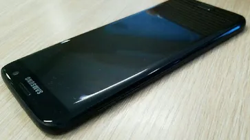 ยลโฉม Samsung Galaxy S7 edge สีดำเวอร์ชั่นใหม่ ก่อนวางขายจริงเดือนธันวาคม