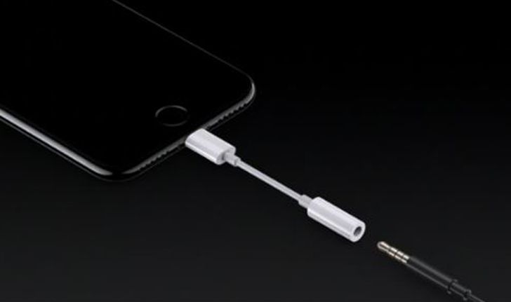 ลือ iPhone ในปีหน้าอาจจะไม่แถมตัวแปลงช่องเสียบหูฟังเป็น Lightning Port